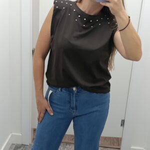 CAMISETA HOMBRERAS TACHUELAS